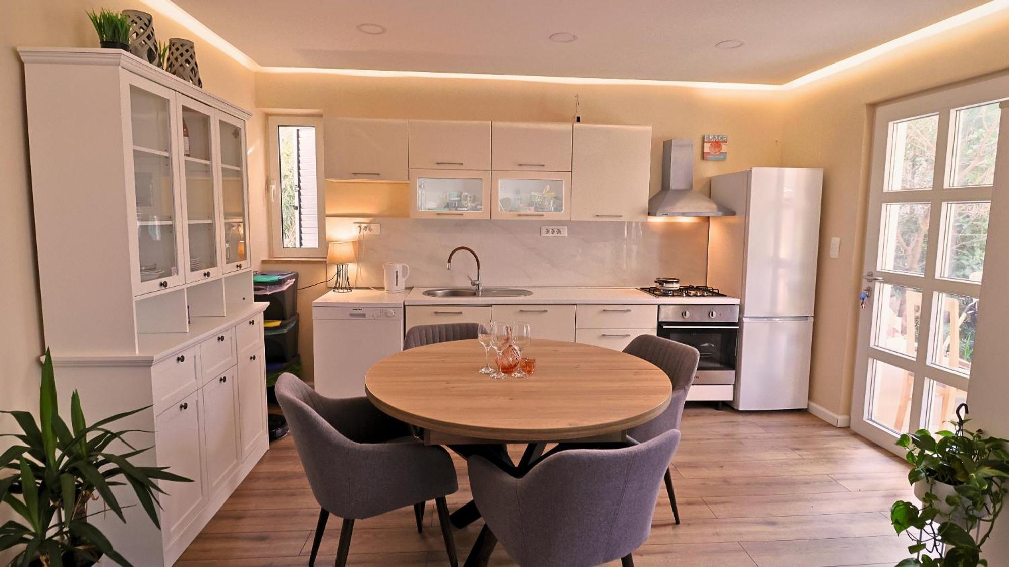 Central Single House With Parking-Top Location! Новаля Екстериор снимка