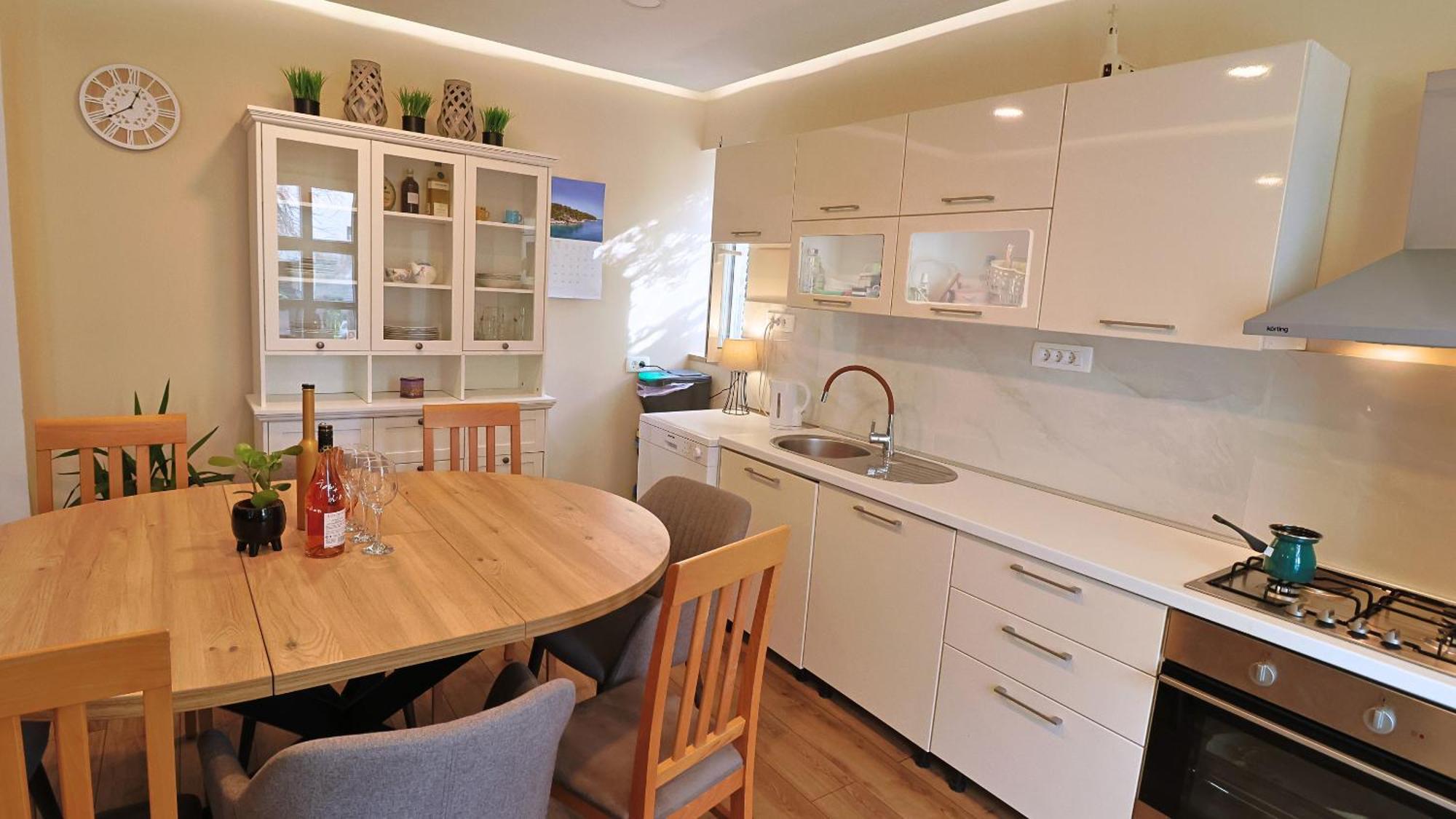 Central Single House With Parking-Top Location! Новаля Екстериор снимка