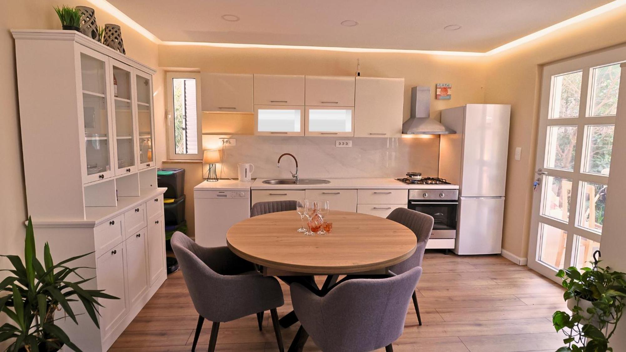 Central Single House With Parking-Top Location! Новаля Екстериор снимка