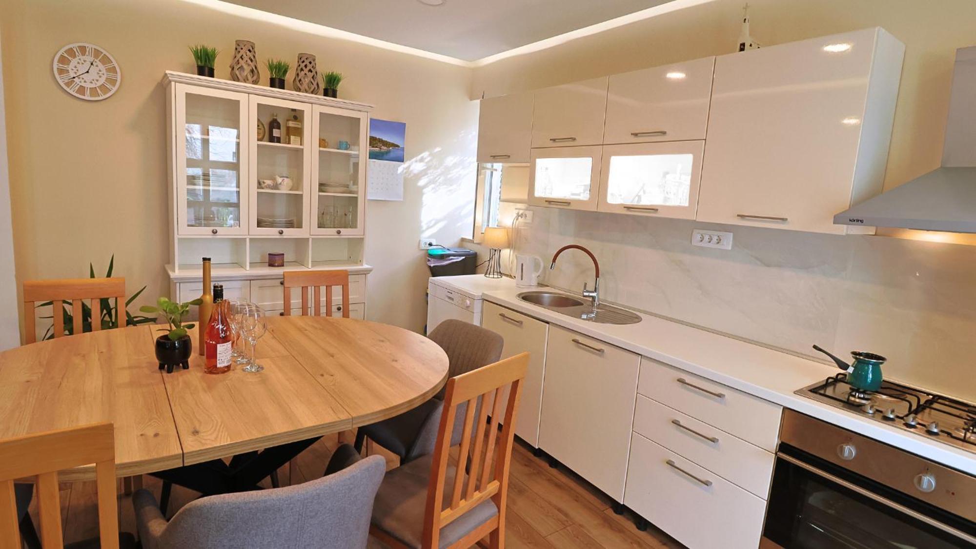 Central Single House With Parking-Top Location! Новаля Екстериор снимка