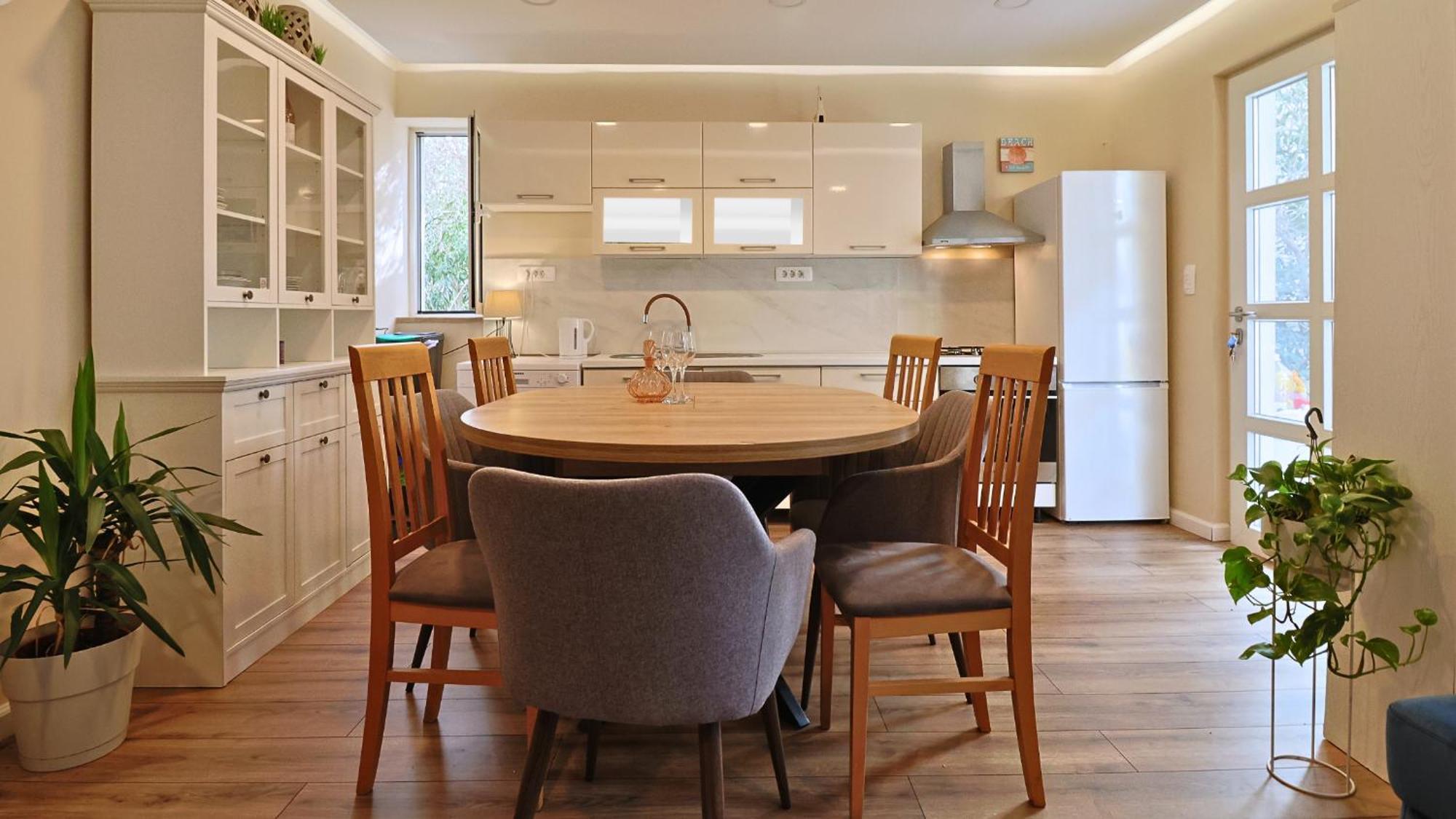 Central Single House With Parking-Top Location! Новаля Екстериор снимка